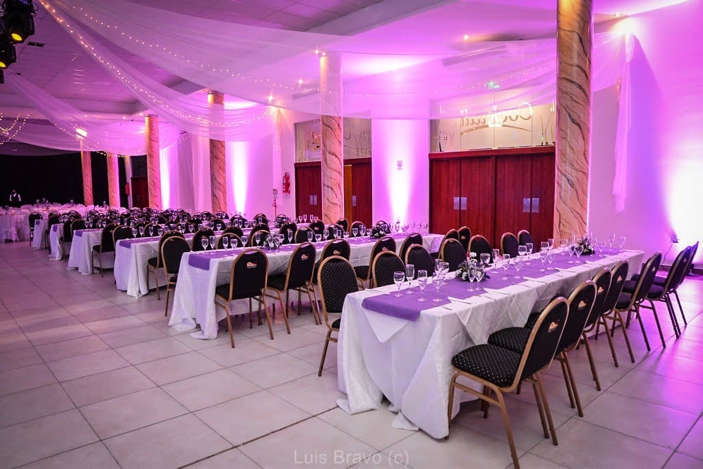 Boda — Salón lateral elegante